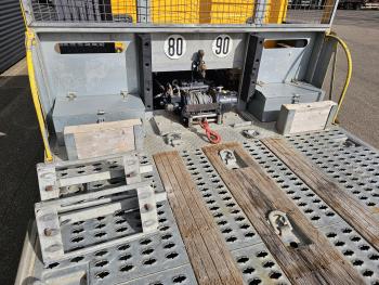 AD320S42 8x2 / WINCH / RETARDER